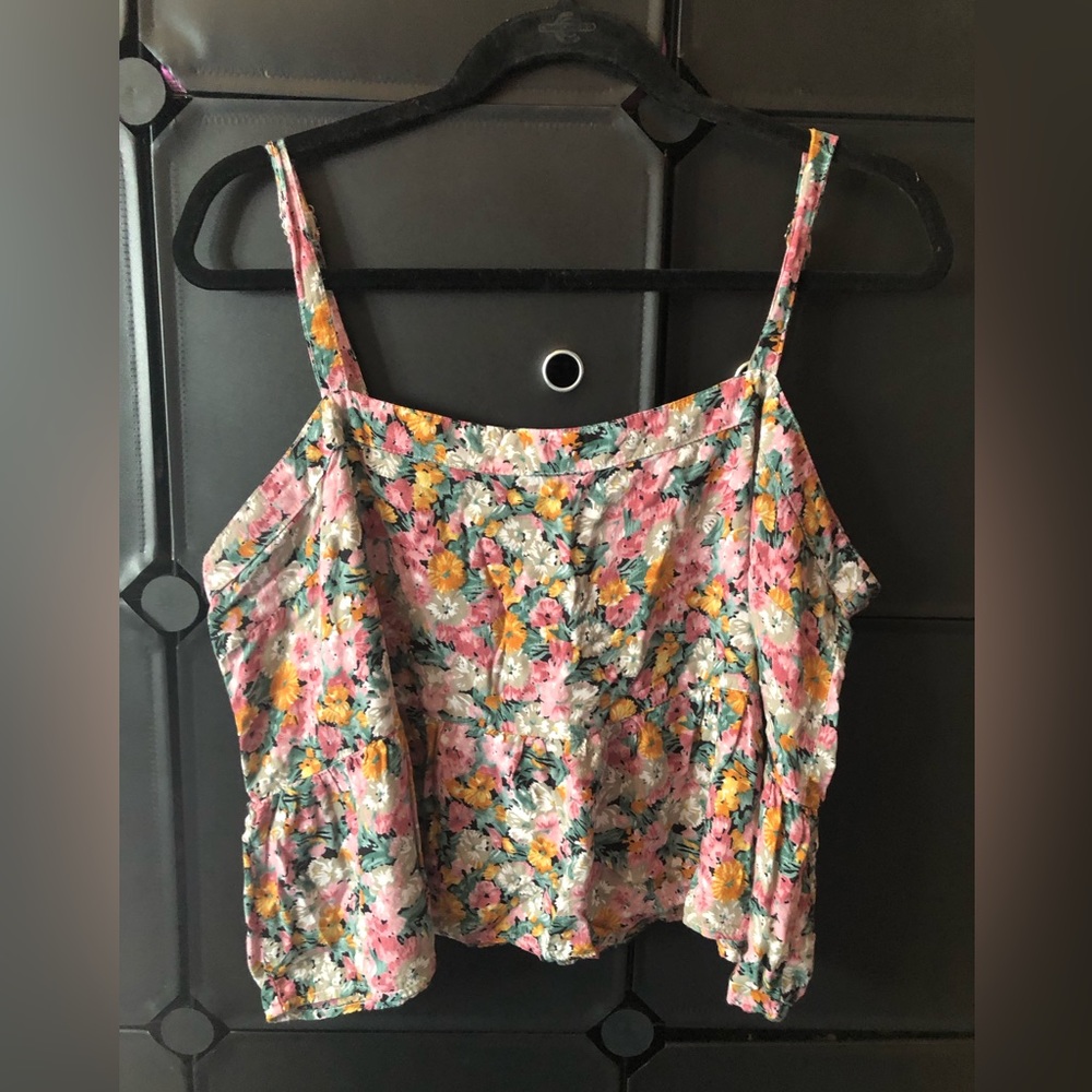 Natural life cropped tank